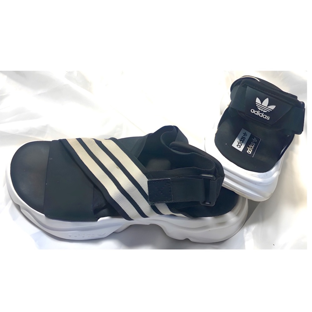 ⏰TODAY ONLY‼️ Adidas Originals Magmur Sandal Black & White